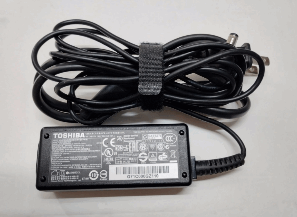 TOSHIBA PA5177U-1ACA 19V 2.37A ACアダプター